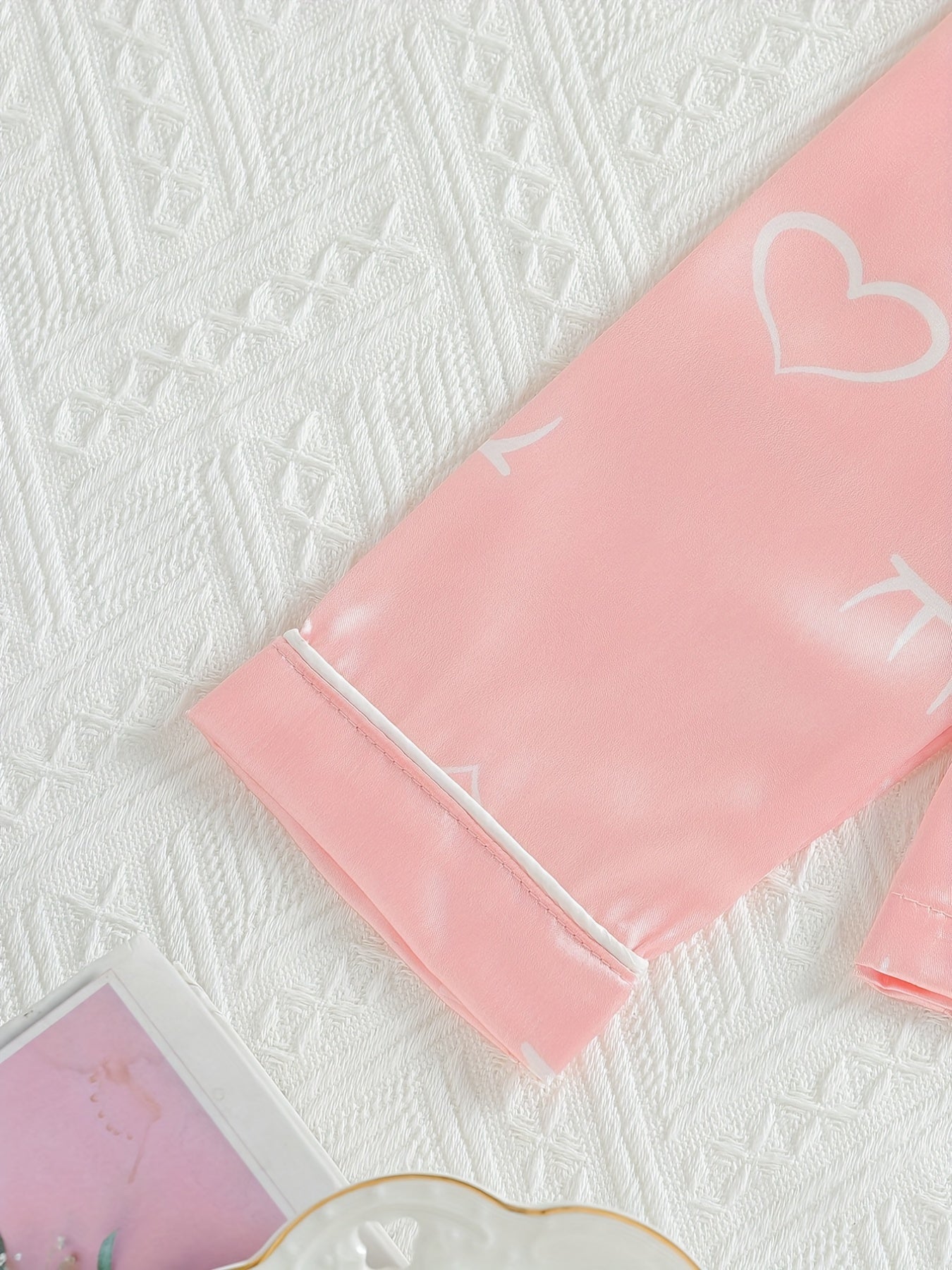 Girl's Heart & Eyelashes Print Pajama Set