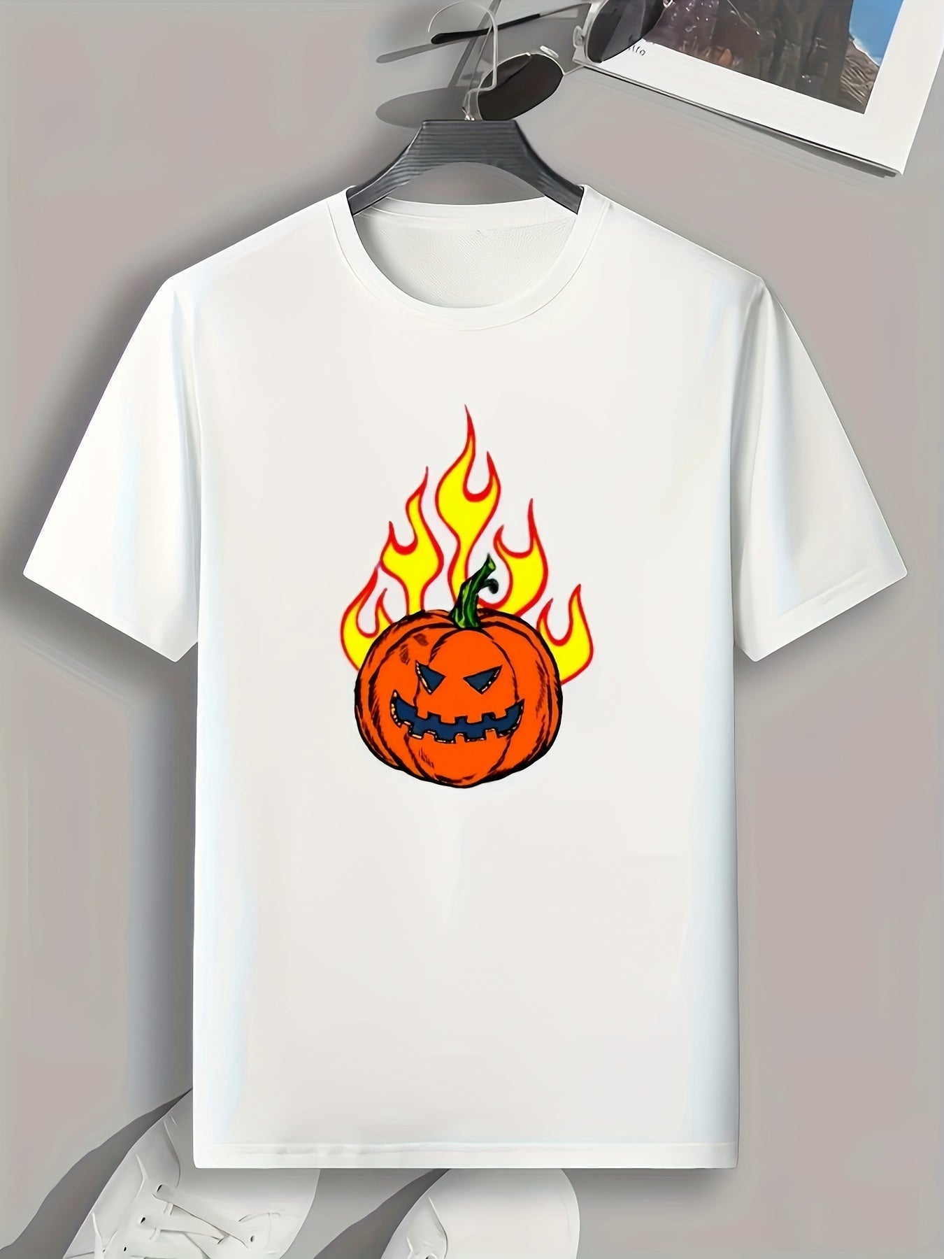 Burning Pumpkin Halloween Men's Graphic T-Shirt