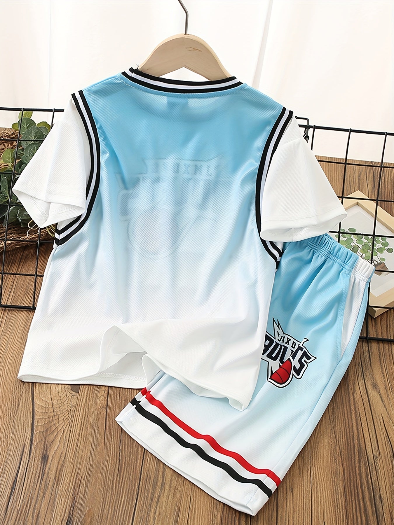 Boys Basketball & Letter Graphic T-Shirt & Shorts Jersey Set