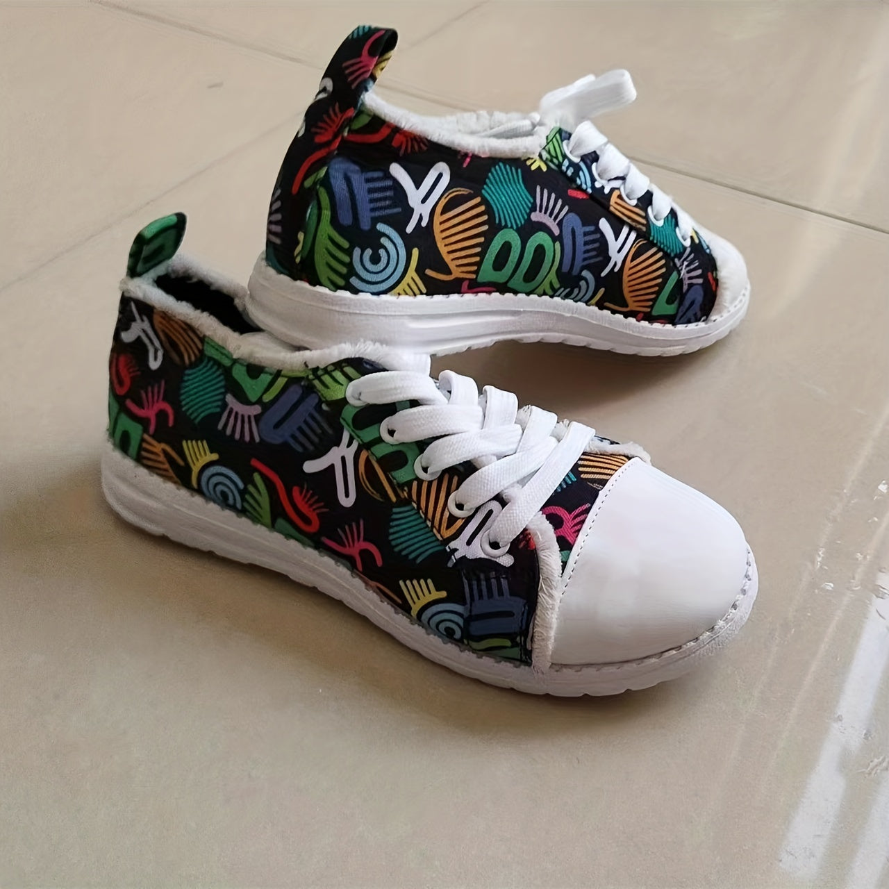Women's Graffiti Canvas Sneakers Low Top Flat Shoes