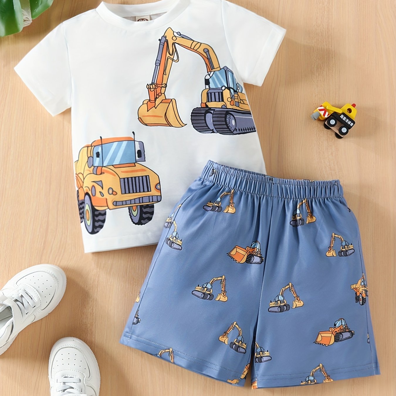 2pcs Toddler Boys Excavator Graphic T-Shirts & Shorts Set