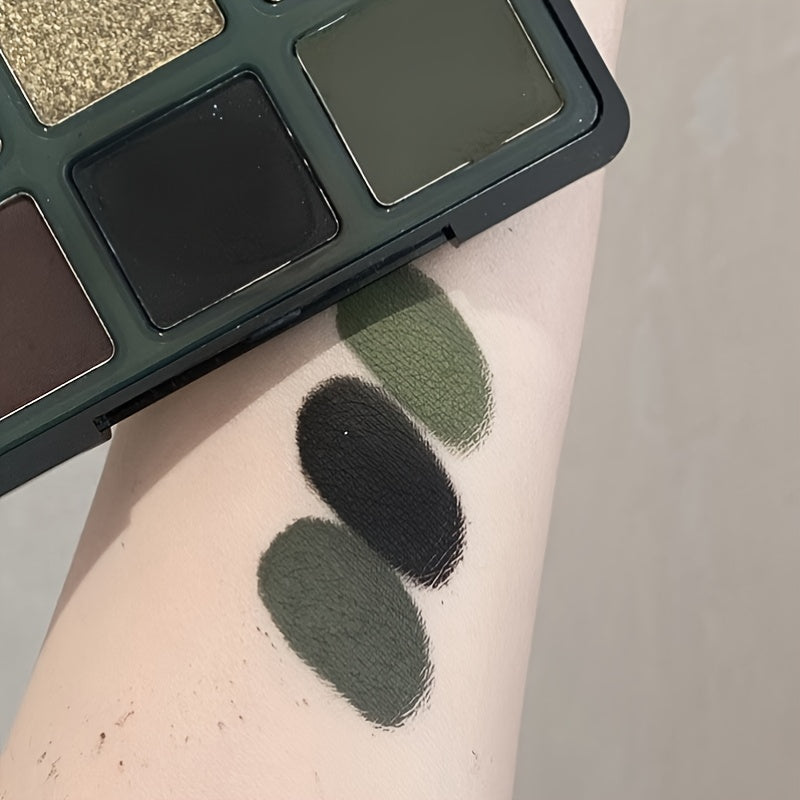 French Smoky Eyeshadow Palette & Green Contrast Makeup for Halloween
