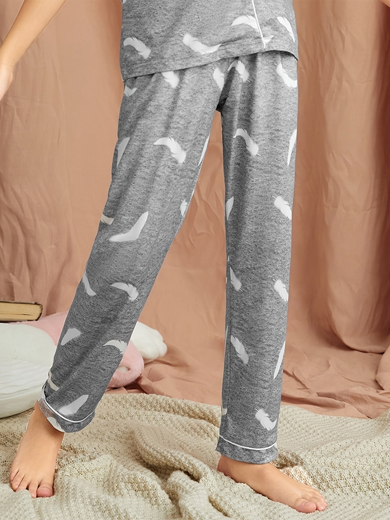 Girls Feather Graphic Pajama Set Short Sleeve Top & Pants Kids Family Outfit