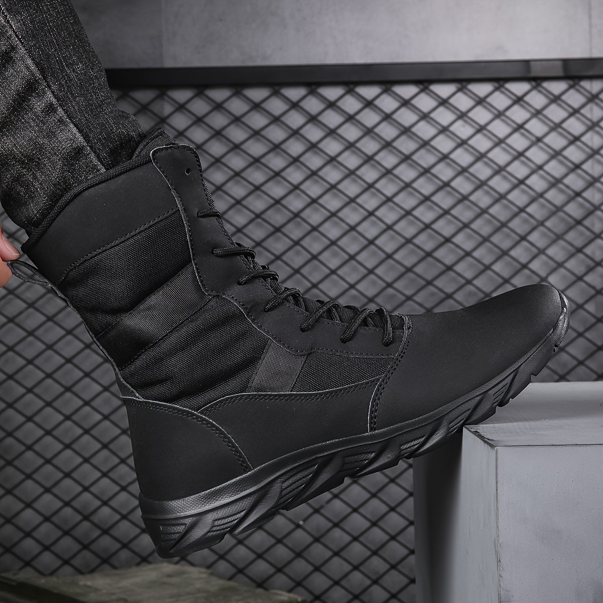 Men's Solid High Top Tactical Work Boots for Outdoor Hiking