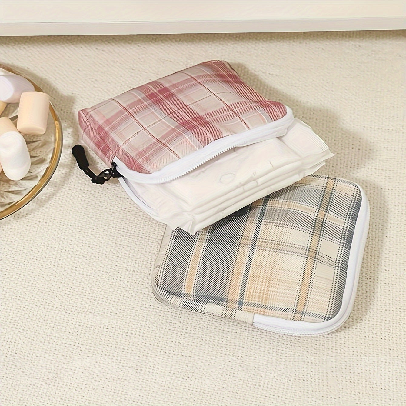 Random Napkin Storage Bag for Travel Sanitary Napkin & Tampon Storage