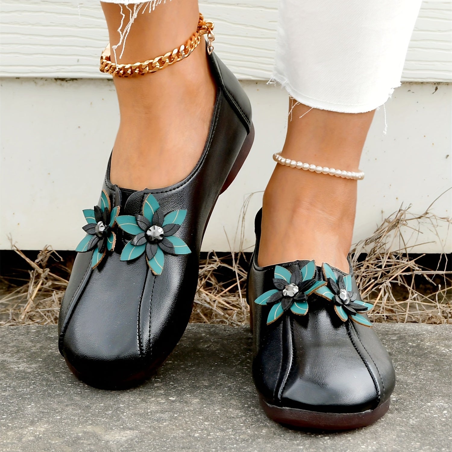Women's Flower Decor Flat Shoes Retro Round Toe Slip On Shoes Faux Leather Flats