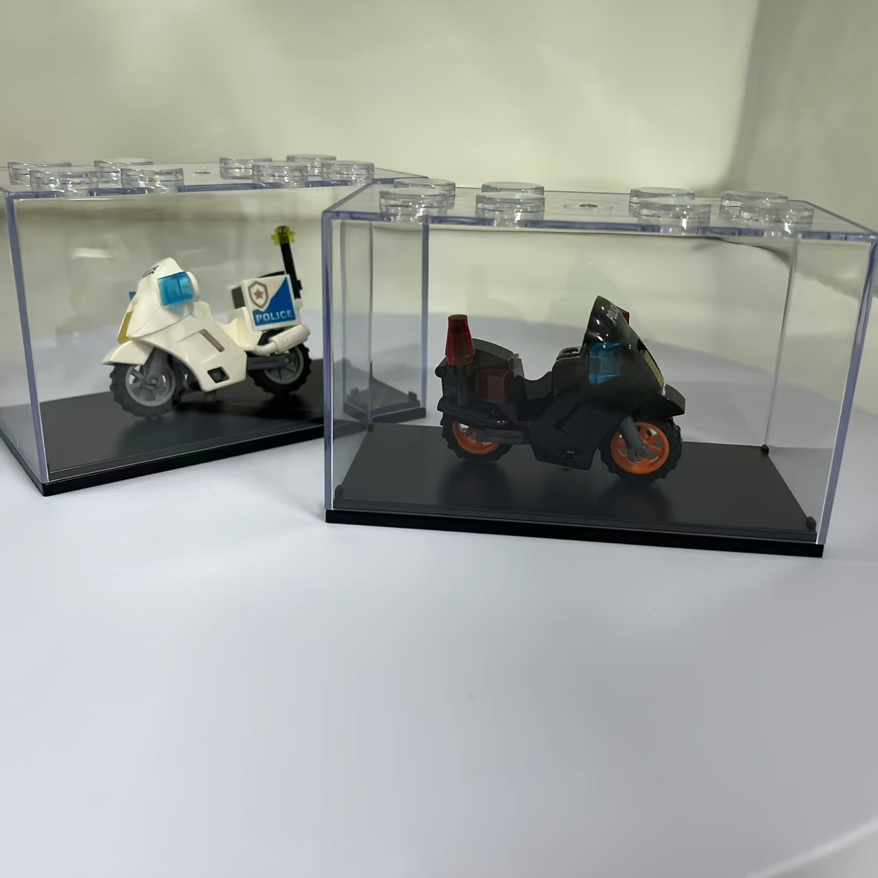 Transparent display box for building block collection