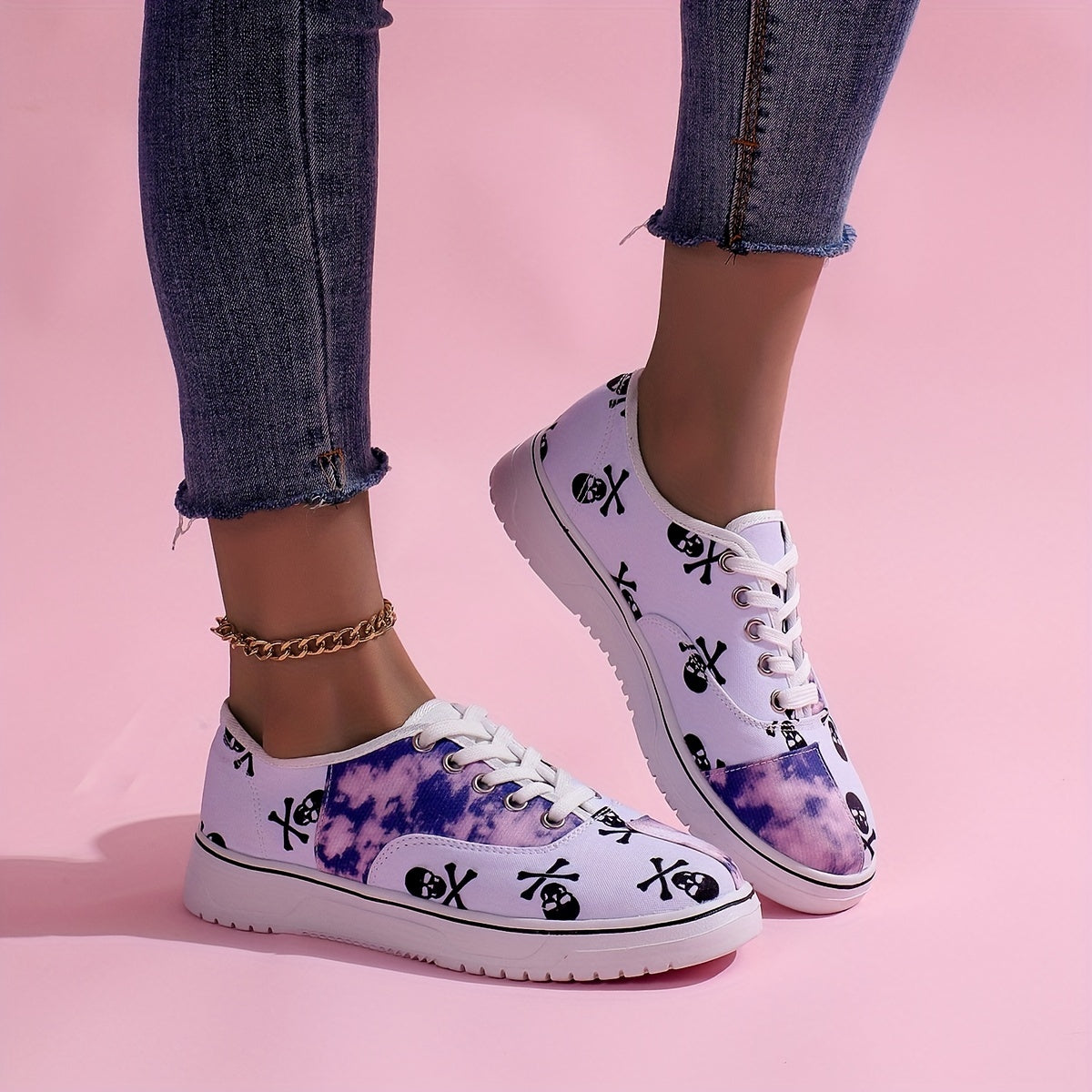Women's Halloween Skull Pattern Skateboard Shoes Lightweight Lace Up Flat Shoes