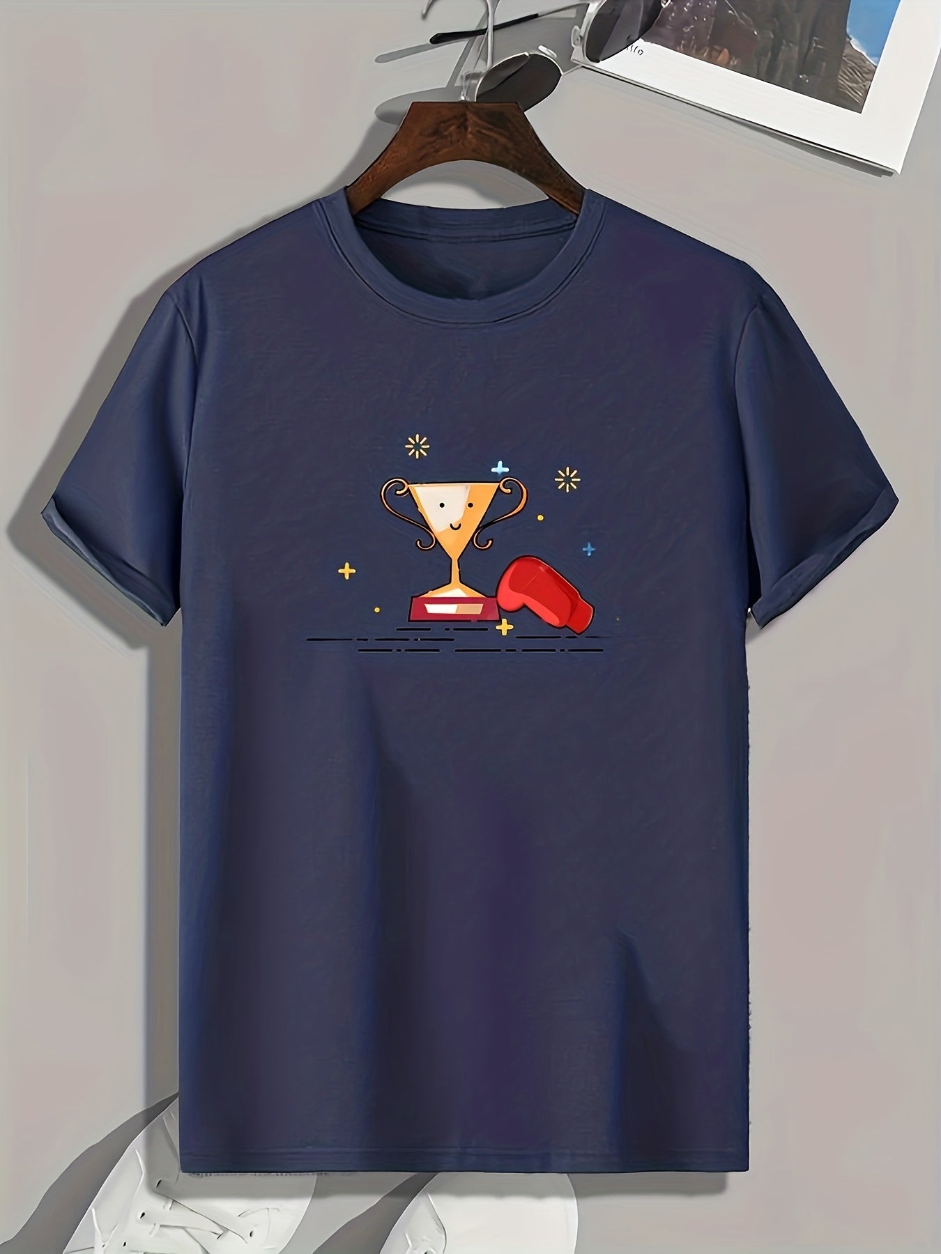 Trophy Pattern Print Men's Sports T-shirt