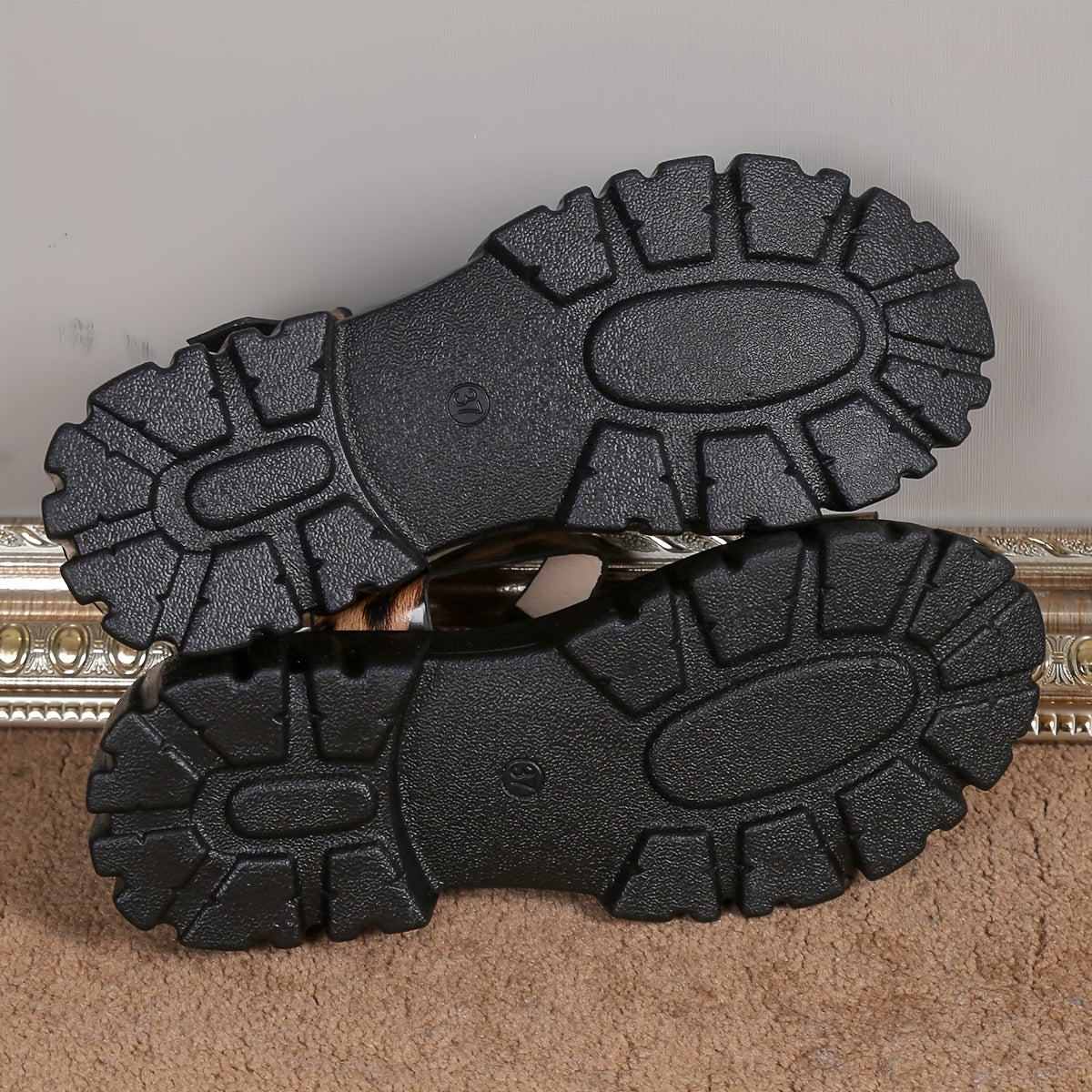 Leopard Pattern Faux Leather Sandals Thick Sole Lightweight Non Slip Beach Shoes