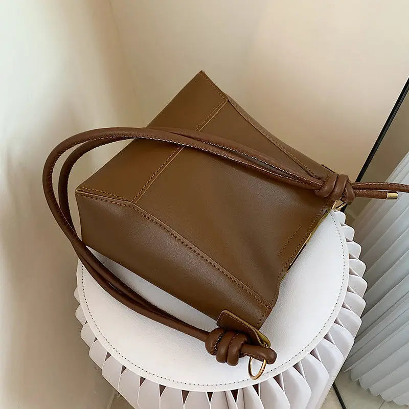 Retro Small Bag Women's Autumn Winter Wild Single Shoulder Bucket Bag