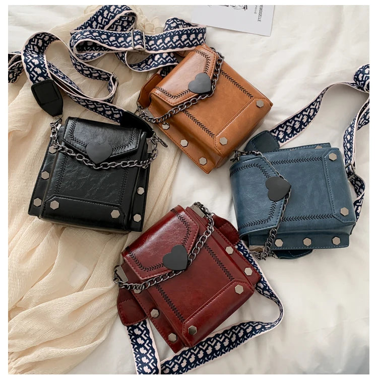 Retro Heart-Shaped Lock Shoulder Bag for Women