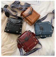Retro Heart-Shaped Lock Shoulder Bag for Women