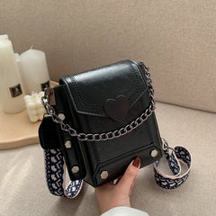 Retro Heart-Shaped Lock Shoulder Bag for Women
