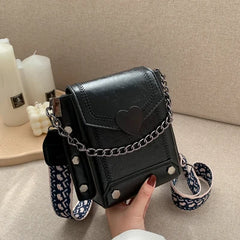 Retro Heart-Shaped Lock Shoulder Bag for Women