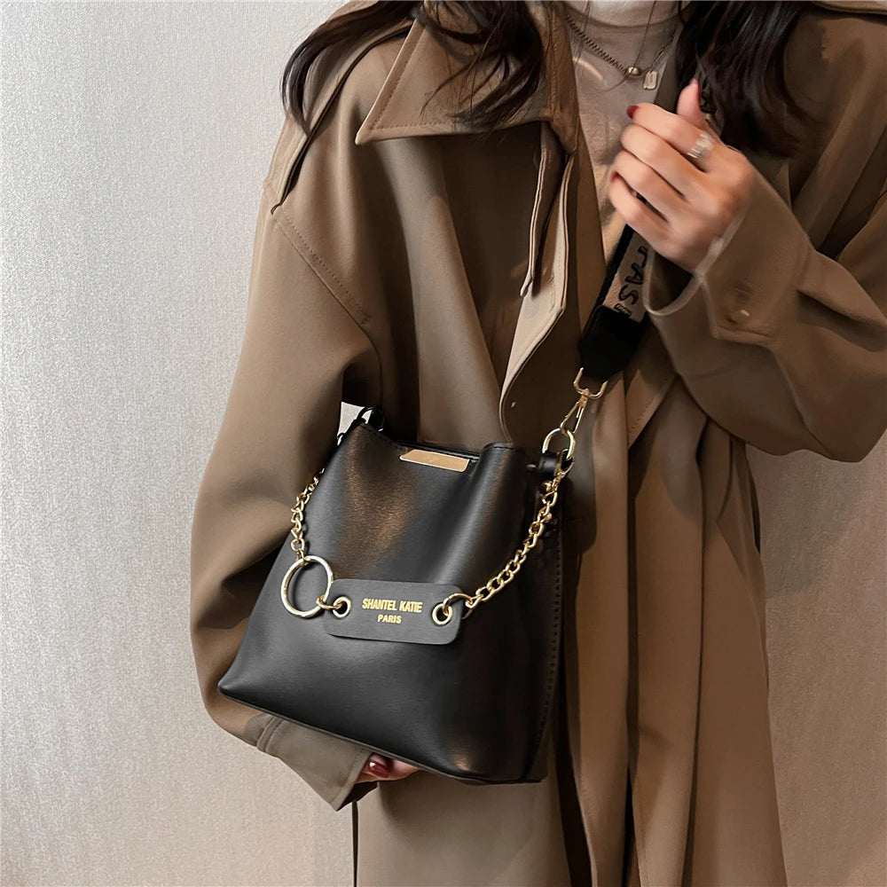 Wide Strap Small Bucket Shoulder Bags For Women Winter Retro Crossbody Purse