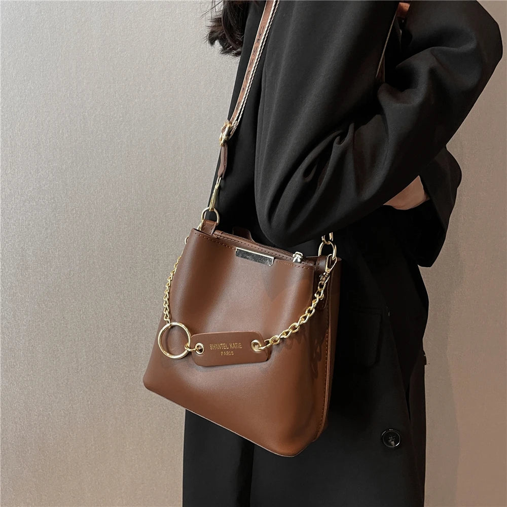 Wide Strap Small Bucket Shoulder Bags For Women Winter Retro Crossbody Purse