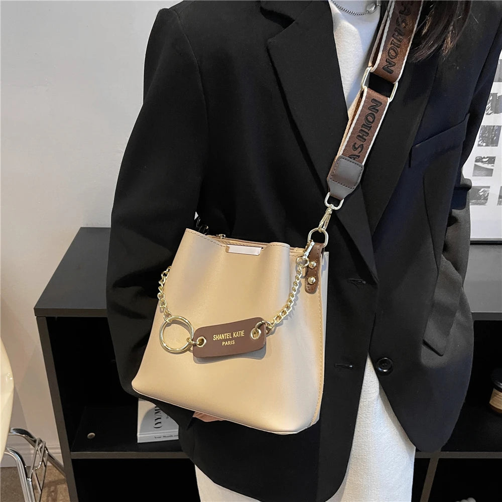 Wide Strap Small Bucket Shoulder Bags For Women Winter Retro Crossbody Purse