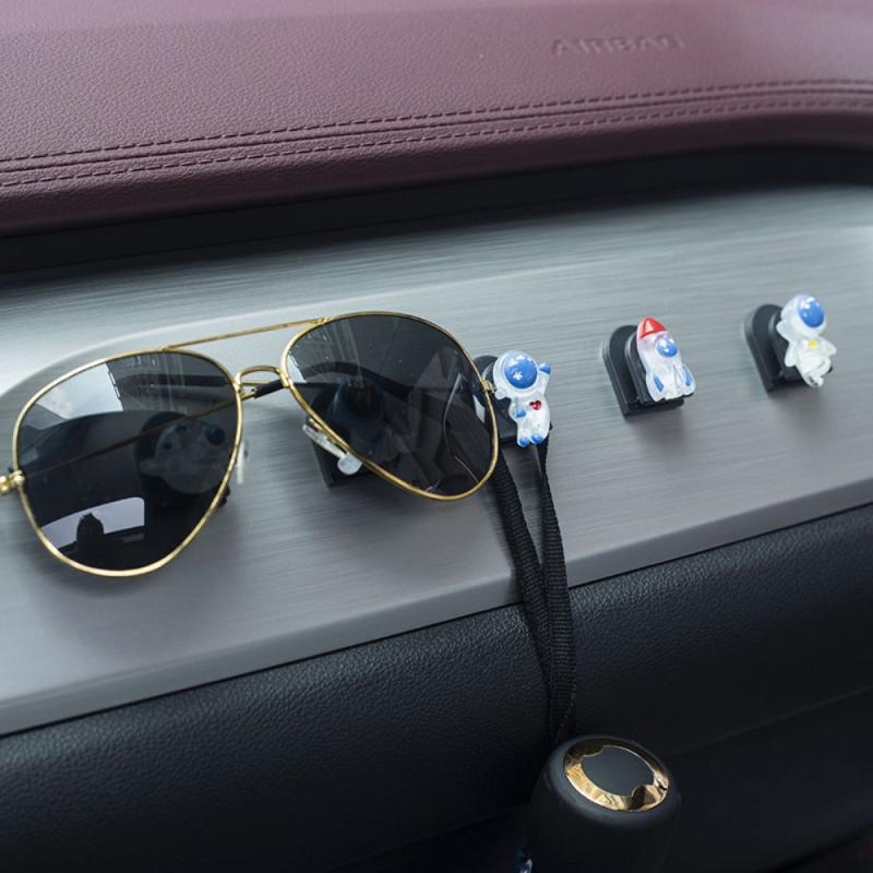 5pcs Astronaut Air Conditioner Outlet Clip Car Sticky Hooks
