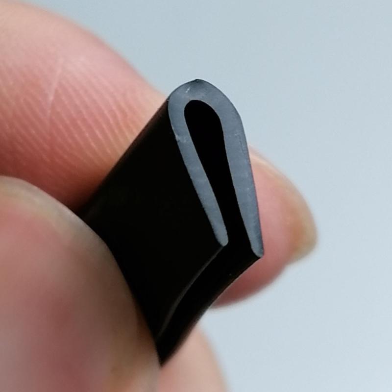 U Door Seal Strip Car Rubber Strip Anti Dust Car Soundproofing 1.8 Meters