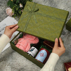 Retro Green Birthday Packaging Box with Bow