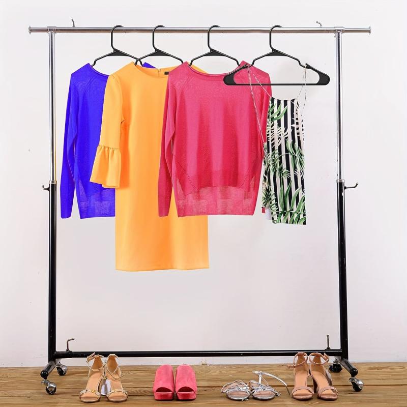 6pcs Durable Hangers with Shoulder Slots Space Saving Plastic Hangers