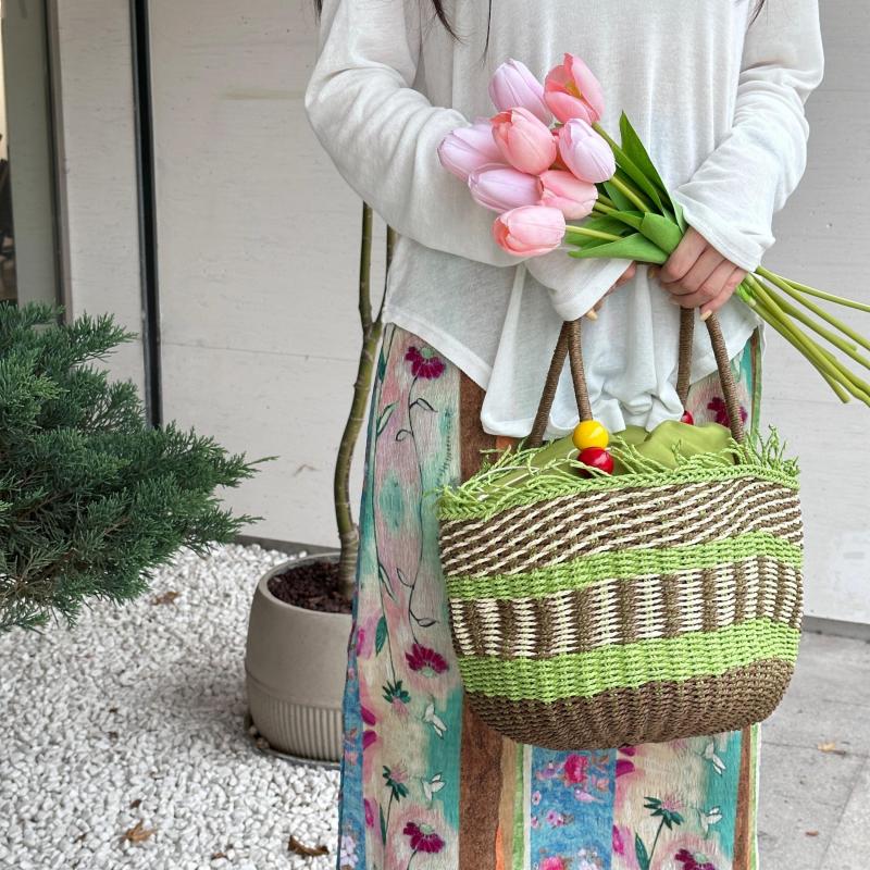 Hand woven Beaded Straw Handbag Tassel Beach Vacation Bag