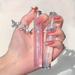 Shimmering Lip Gloss with Plumping Effect