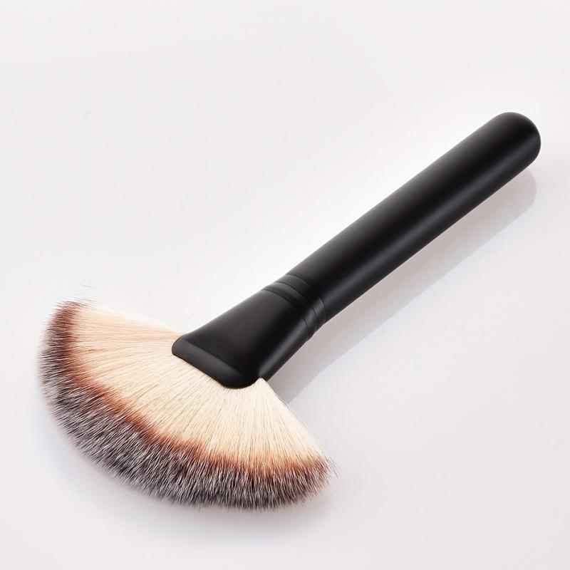 Fan Makeup Brush Highlighter Blush Bronzer Cheekbones Brush