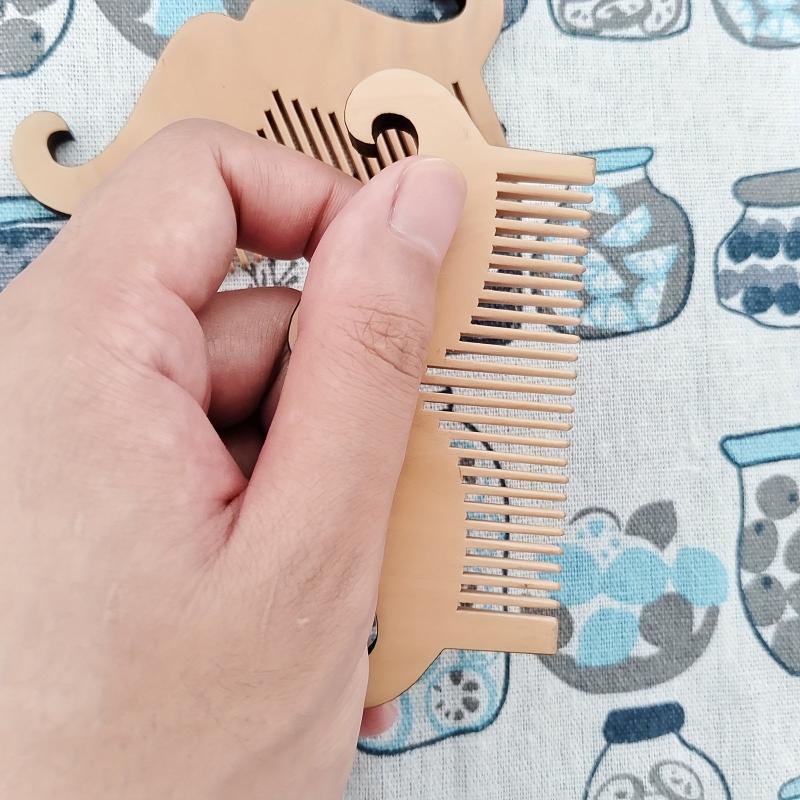 1PC Beard Comb Anti Static And Unentangled With Beard Shape