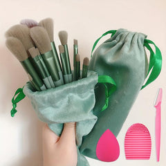 Professional Makeup Brush Set - Essential Beauty Tools for Flawless Look