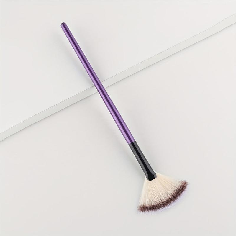 Fan Shaped Highlight Brush Soft Hair Blush Powder Makeup Brush
