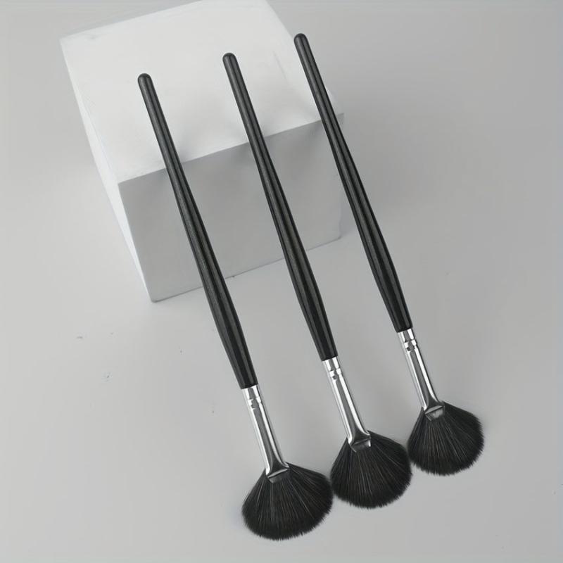 Fan Makeup Brush Highlighting Blush Bronzer Cheekbones Brush
