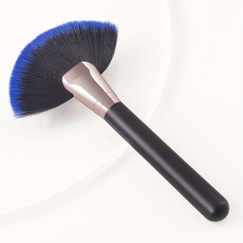 Large Fan Brush Face Makeup Brush Professional Highlighting Make Up Brushes