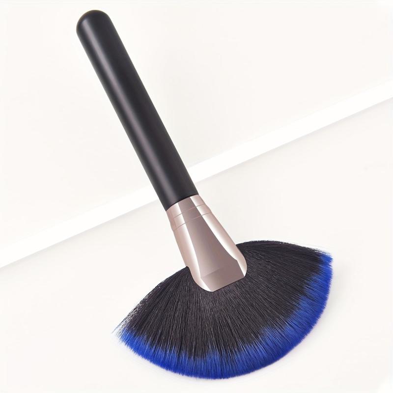 Large Fan Brush Face Makeup Brush Professional Highlighting Make Up Brushes