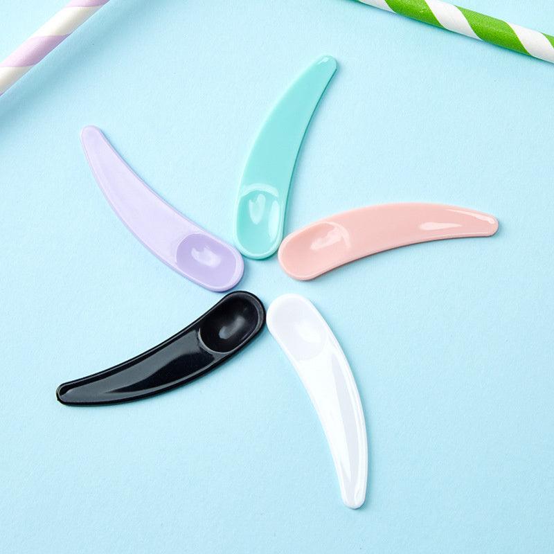 10pcs Mini Cosmetic Spatula Disposable Curved Scoop Makeup Mask Cream Spoon