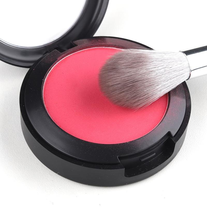 Tapered Highlighter Brush for Contouring