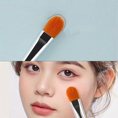1pc Wooden Handle Lip Makeup Brush Fine Mist Lip Gloss Makeup Brush