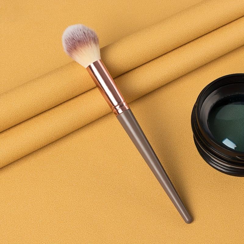 Professional Setting Makeup Brush for Setting Powders & Highlighters