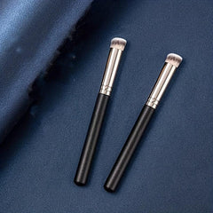 Angled Kabuki Makeup Brush for Liquid Foundation