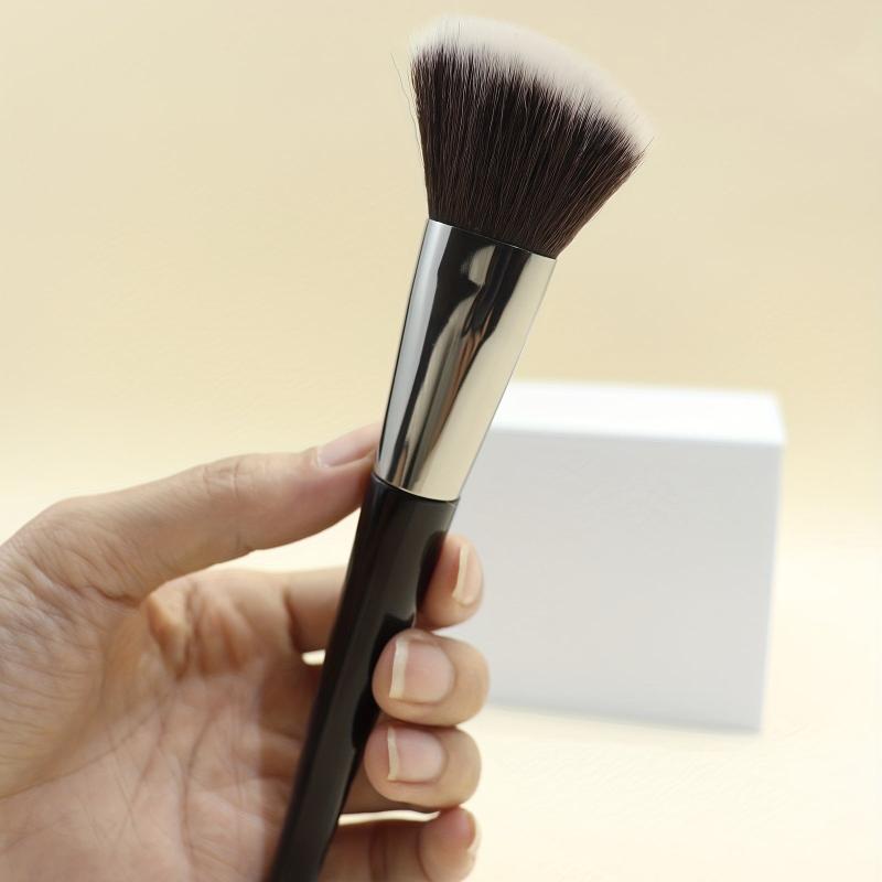 Angled Kabuki Brush for Blush, Bronzer, Contour - Soft Bristles