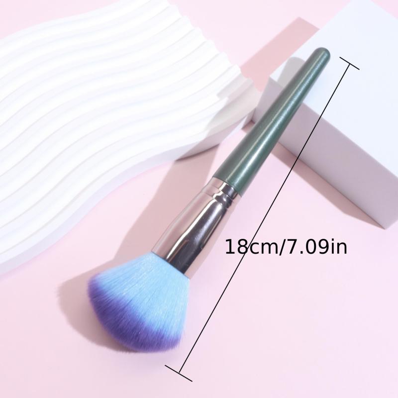 Vegan Fluffy Face Brush for Contouring with Cruelty-Free Bristles