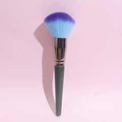 Vegan Fluffy Face Brush for Contouring with Cruelty-Free Bristles