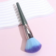 Vegan Fluffy Face Brush for Contouring with Cruelty-Free Bristles