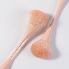 Fluffy Blush Powder Brush with Ergonomic Handle for Daily Makeup