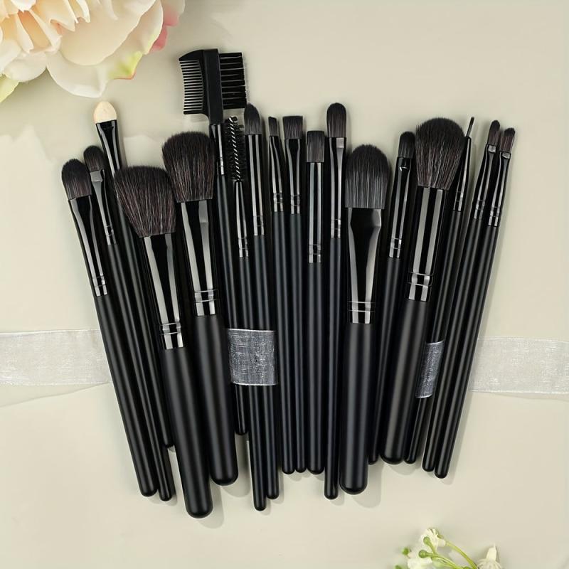 18Pcs Makeup Brushes Set + 2 Loving Heart Powder Puffs + 1 Makeup Sponge
