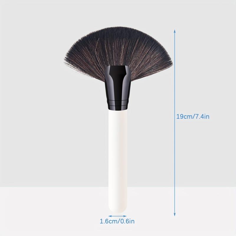 Fan Makeup Brush Professional Highlighting Blush Bronzer Brush