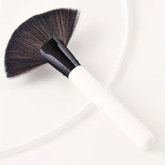 Fan Makeup Brush Professional Highlighting Blush Bronzer Brush