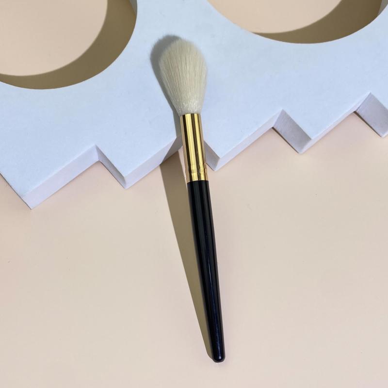 Wooden Handle Blush Brush Flame Highlight Brush Single Makeup Brush