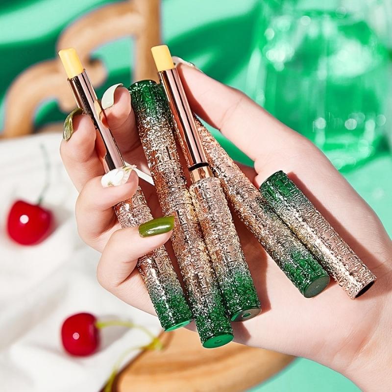 Hydrating Lipstick with Temperature Change